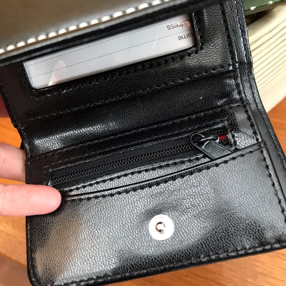 Kenneth Cole Reaction Compact Tri-Fold Wallet - Black Patent & White Stitching - Picture 4 of 8